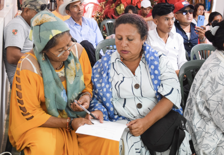 Women community leaders participate in the capacity building session in Uribia, La Guajira. During the session, community members expressed a need for accessing information in their local language.